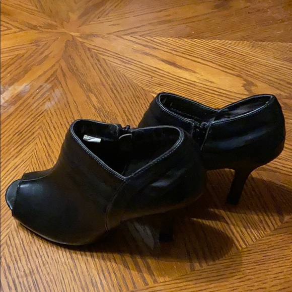 Fashion Bug Black Open Toe Booties - Picture 2 of 4